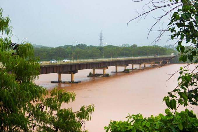 Chuva eleva o nível do Rio Doce em Linhares e Colatina