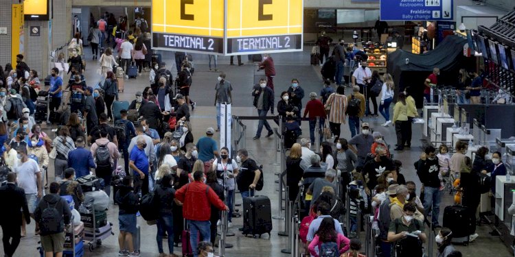 Máscaras não são mais obrigatórias em aeroportos e aviões, decide Anvisa