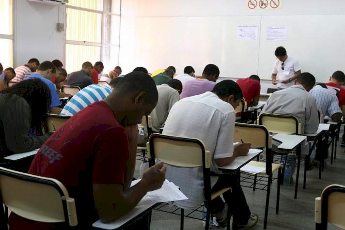 Mais de 1.700 vagas abertas em concursos com salários de até R$ 11.718