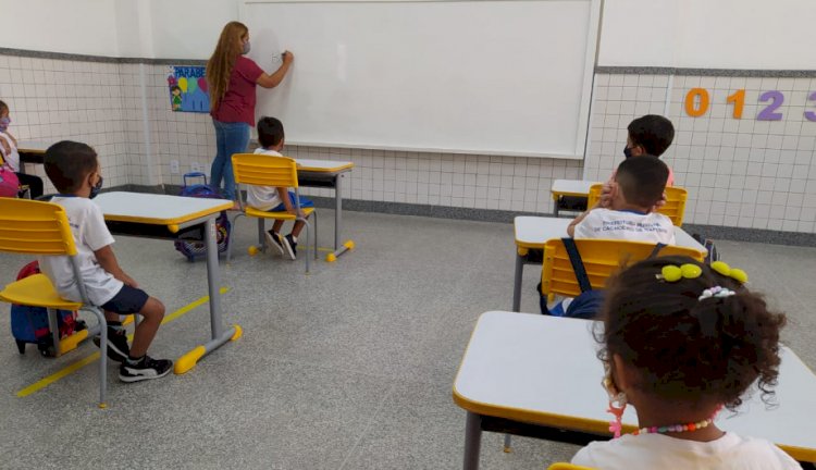 Ensino nas redes municipais e estadual passará a ser padronizado no ES