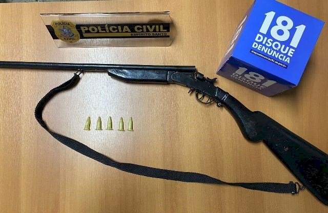 DHPP de Aracruz aprende arma e drogas em operação