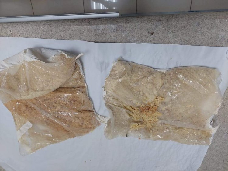 Mais de 20 kg de pasta base de cocaína embalados em papel de grife são apreendidos na BR 101
