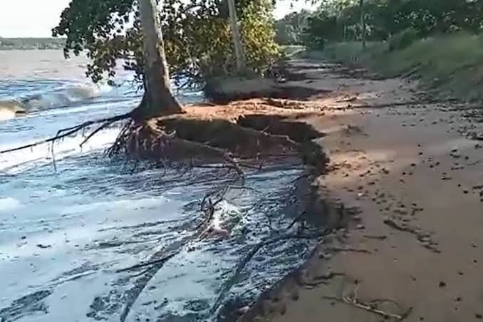 Ventos fortes atigem litoral de Aracruz