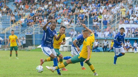 Nova Venécia passa aperto, vence nos penaltis e chega a final do Capixabão