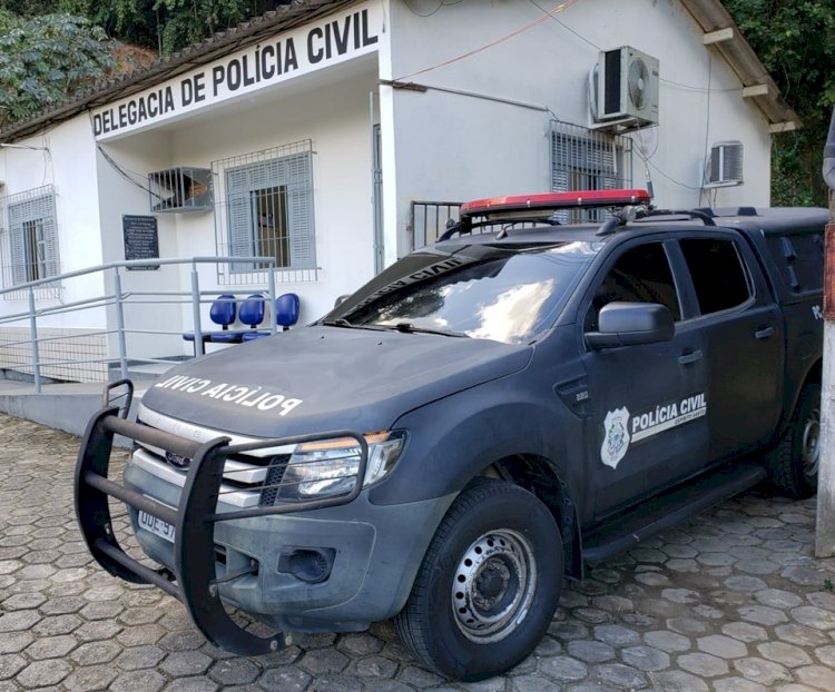 Equipe da DP de João Neiva resgata cão após denúncia de maus-tratos