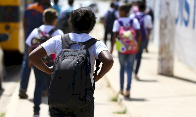 Projeto de Lei no ES prevê revista em mochila de alunos