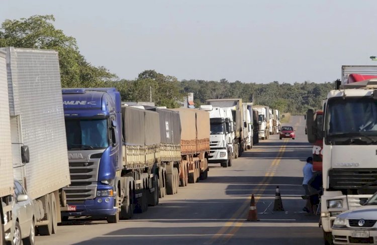 Entregadores de combustíveis anunciam estado de greve a partir de segunda-feira (31)