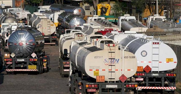 Greve dos tanqueiros motoristas paralisam transporte de combustíveis no ES