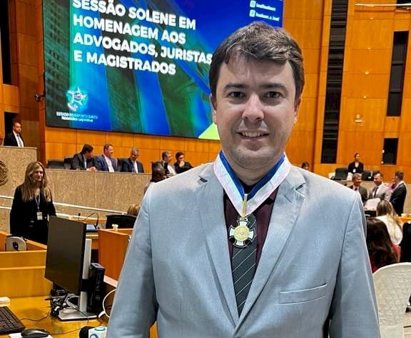 Aracruzense Dr. Alécio Cordeiro é homenageado na ALES