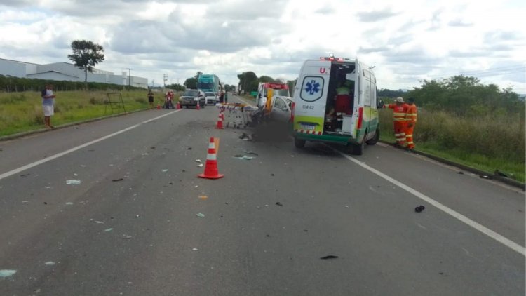 Acidente com morte interdita totalmente BR-101 em Jacupemba