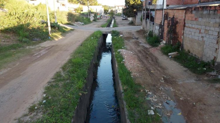 Briga entre moradores de rua de Aracruz acaba em morte, e corpo é encontrado em Valão