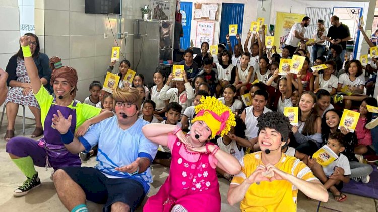 Teatro leva educação financeira a alunos de escolas públicas de Aracruz