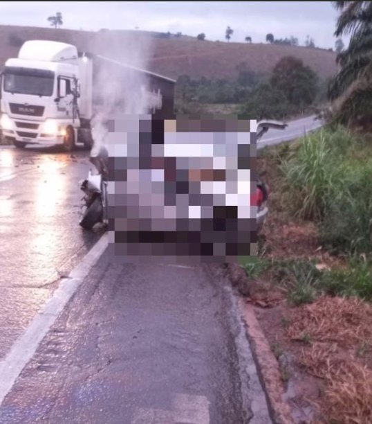 Três pessoas morrem em batida frontal entre carro e carreta na BR-259, próximo a João Neiva