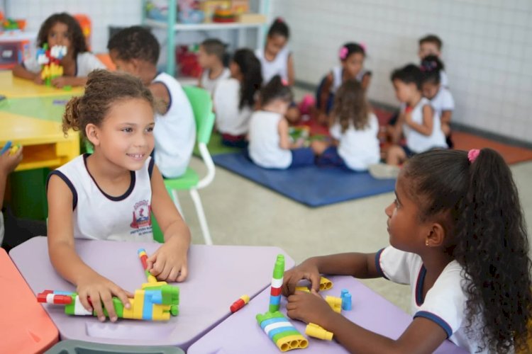 Uniformes para alunos da Rede Municipal de Ensino de Aracruz são entregues