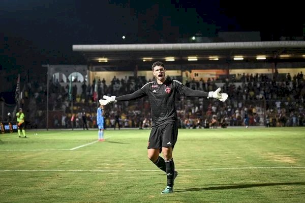 Goleiro capixaba brilha pelo Flamengo na Copa SP