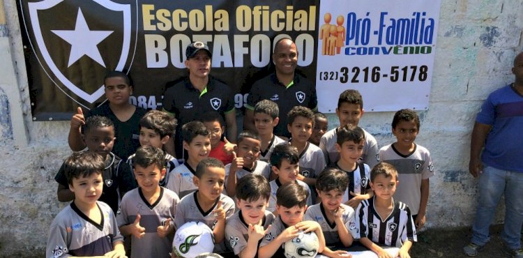 Escolinha social oficial do Botafogo chega em Vitória