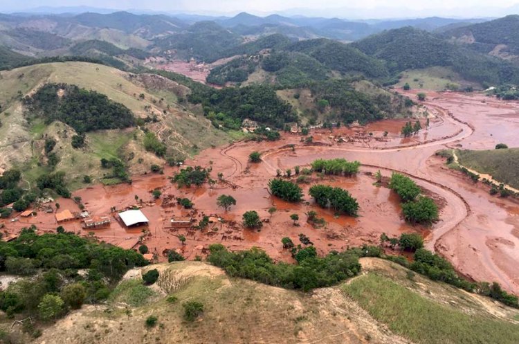 Tragédia de Mariana: ES e MG pedem indenização de R$ 100 bilhões a mineradoras