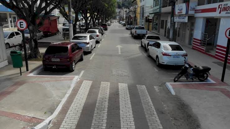 Moradoras de João Neiva reclamam de assédio por usuários de drogas e andarilhos