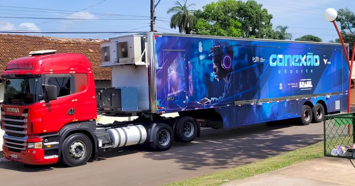 Carreta do projeto Conexão eSports em Aracruz, Fundão e João Neiva