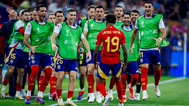 Espanha vence a França de virada e vai à final da Eurocopa