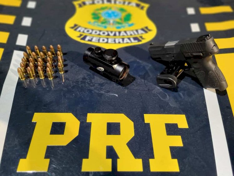 Homem é preso com arma de fogo após acidente na BR-101 em Ibiraçu