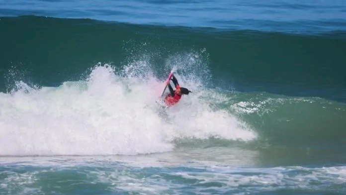 Capixaba Maíra Viana é campeã mundial de bodyboarding, em Portugal