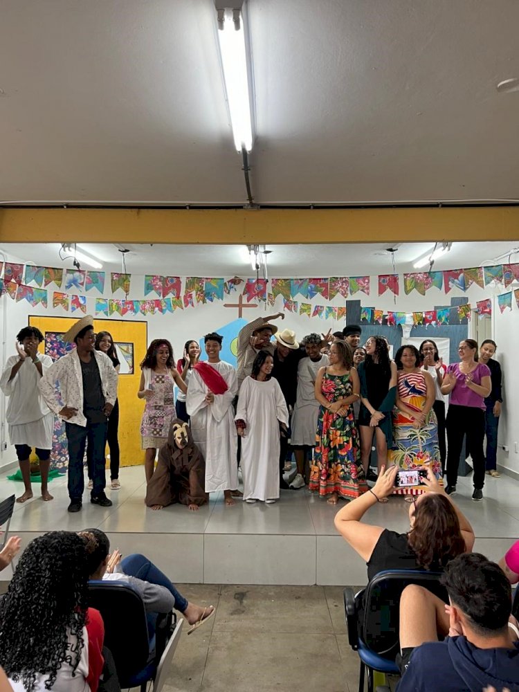 Escola de Ibiraçu apresenta espetáculos teatrais com clássicos literários