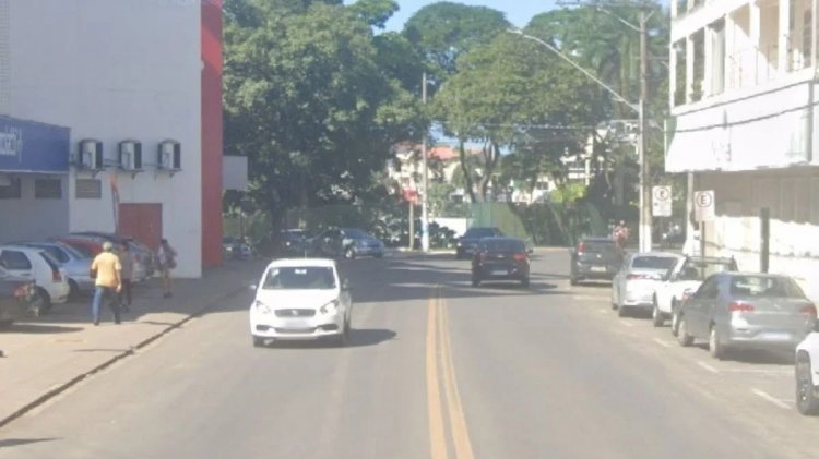 Motociclista fica ferido em acidente com carro no Centro de Aracruz