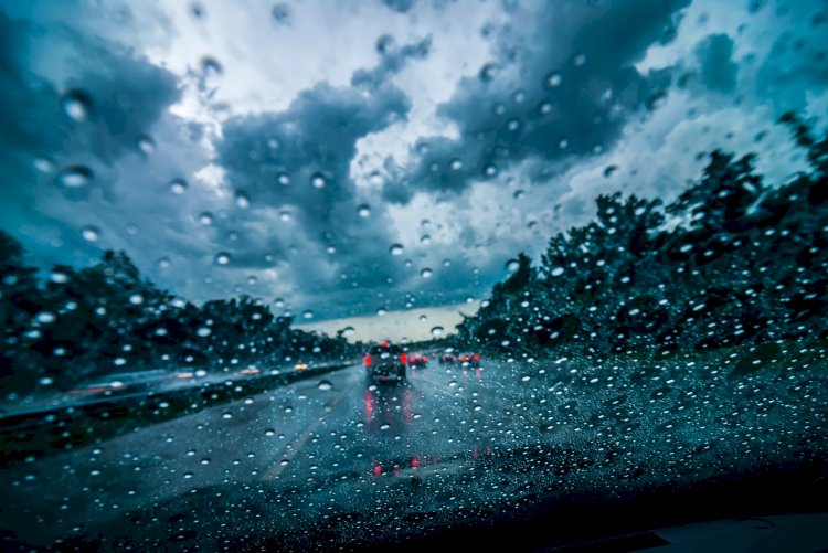 Chuva derruba muro, árvore, rompe rodovia e deixa desalojados em Aracruz