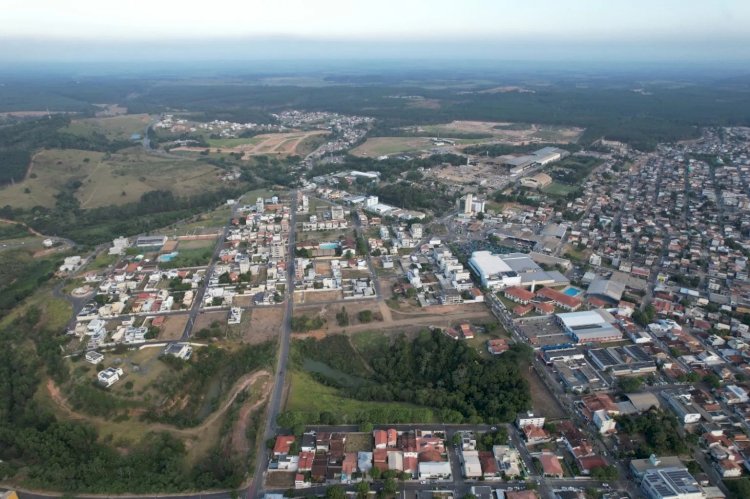 Pai é baleado enquanto buscava filho em escola em Aracruz