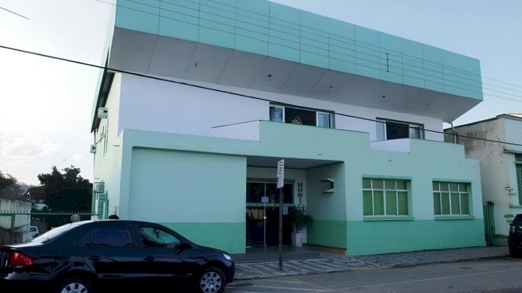 Prefeitura de Fundão abre processo seletivo para todos os níveis de escolaridade e salários de R$ 4,7 mil