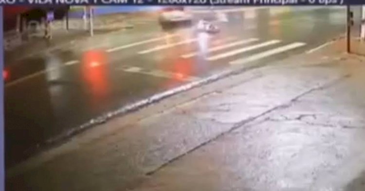 Motociclista fica ferida em acidente com carro em Aracruz e motorista foge