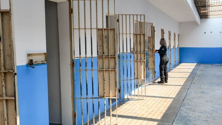 Quase 2 mil detentos deixam presídios do ES em 'saidinha' de Dia das Mães