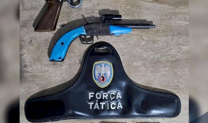 Indivíduo, armas e drogas são detidos em zona rural de Ibiraçu